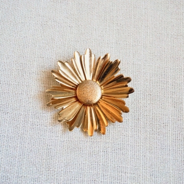 Vintage Sarah Coventry Gold-Tone Daisy Flower Pin Brooch