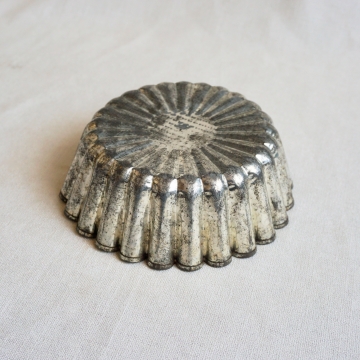 Vintage Metal Tin Fluted Pan Cake Bundt Jello Mold Farmhouse Kitchen