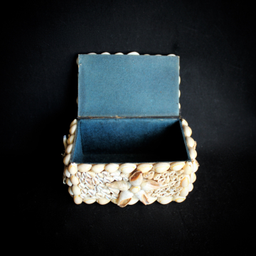 Vintage Folk Art Seashell Shell Lidded Trinket BOX Sailors Valentine